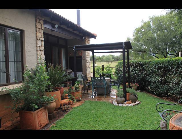 3 BEDROOM TOWNHOUSE FOR SALE IN THE COVES